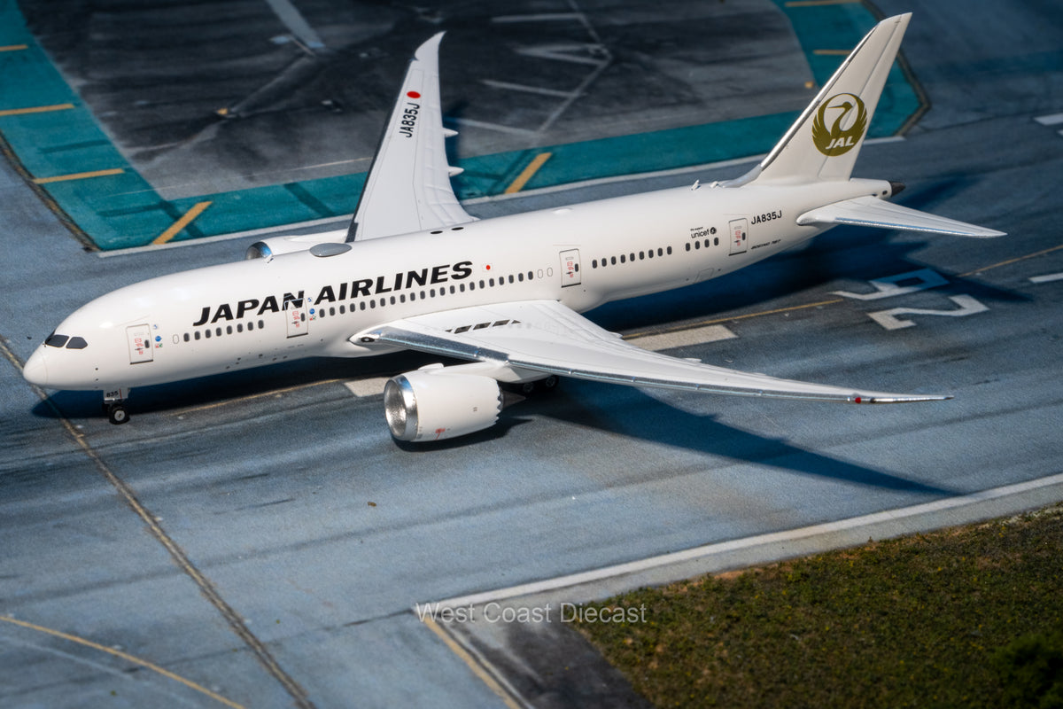 Phoenix Models Japan Airlines Boeing 787-8 Dreamliner “Gold Logo