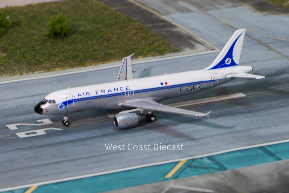 AV400 エールフランス エアバス A320-200「レトロ塗装」 F-GFKJ – West