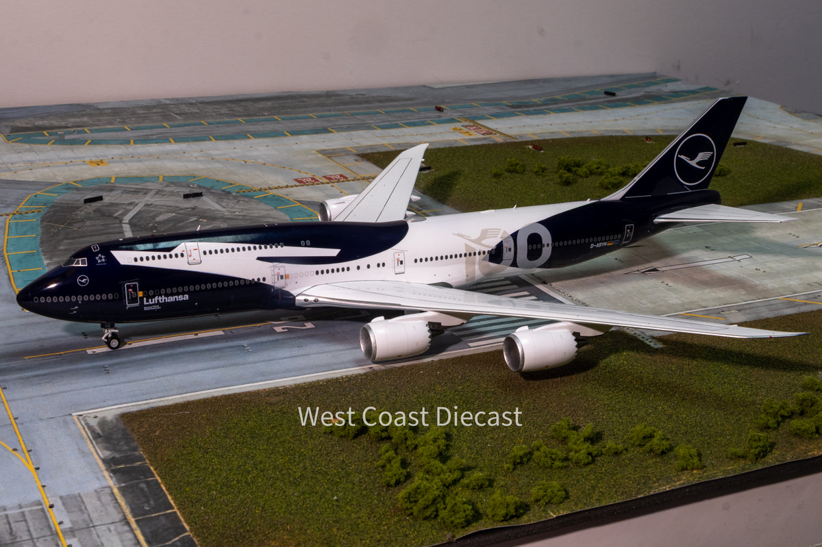 FUTURE RESTOCK SQ Wings Lufthansa Boeing 747-8 