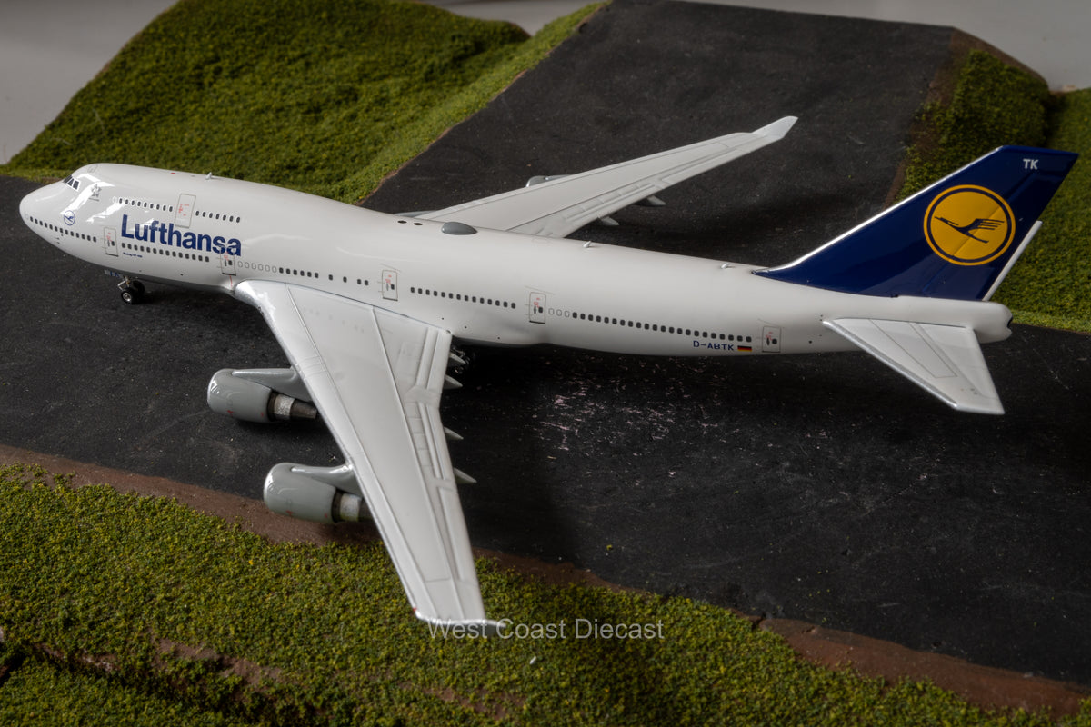 June Releases Phoenix Models Lufthansa Boeing 747-400 “Old Livery