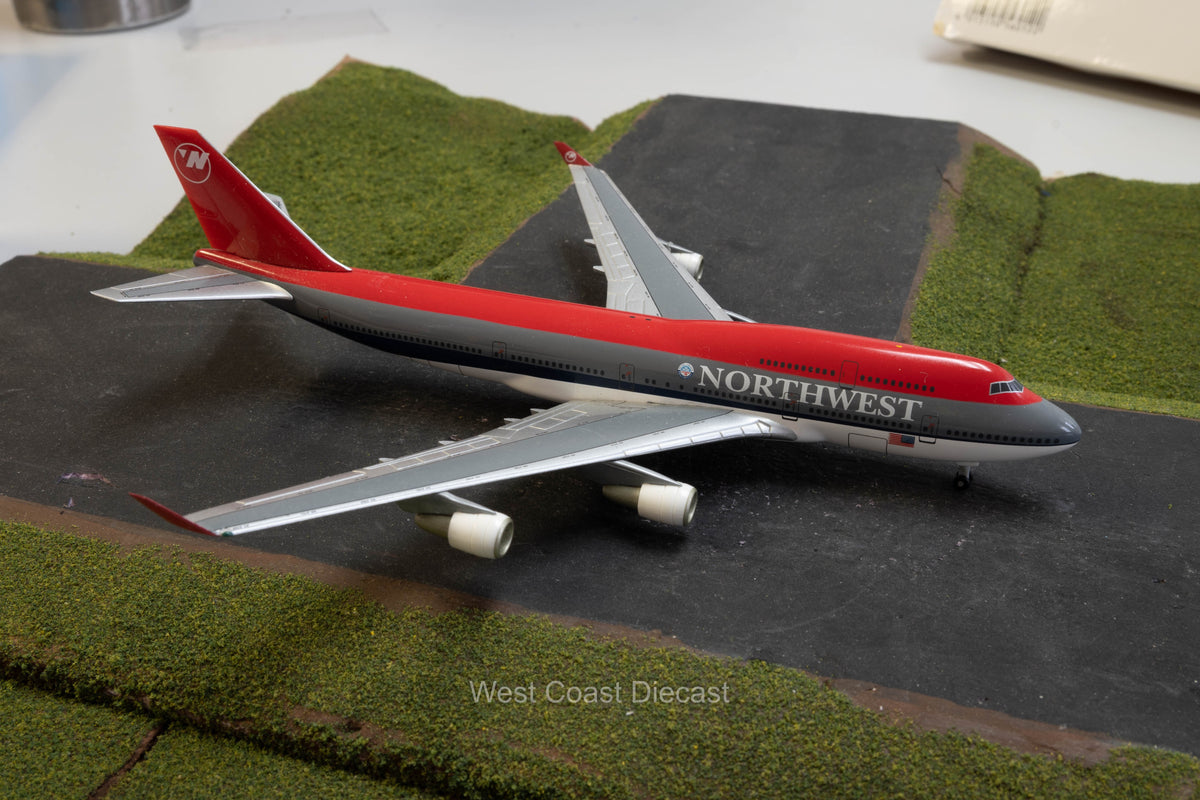 Herpa Northwest Airlines Boeing 747-400 “Bowling Shoe” – West