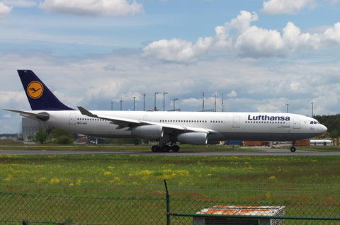 April Releases Phoenix Models Lufthansa Airbus A340-300 "Old Livery" D-AIGZ - Pre Order