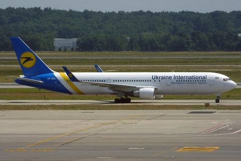 October Releases Phoenix Models Ukraine International Airlines Boeing 767-300ER/w UR-GED - Pre Order
