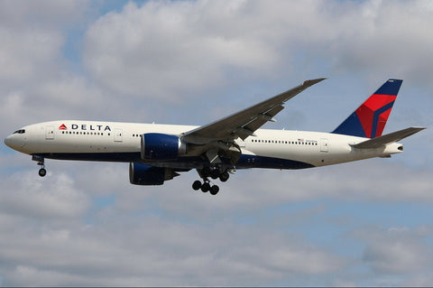 November 2025 Release Phoenix Models Delta Airlines Boeing 777-200ER N709DN - Pre Order