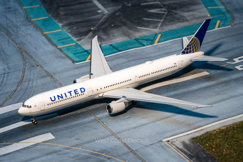 June Release Panda Models United Airlines Boeing 767-400ER “Merger Livery” N66051