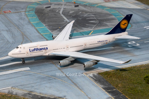 HX / YY Wings 2025 Lufthansa Boeing 747-400 "Old Livery" D-ABTA