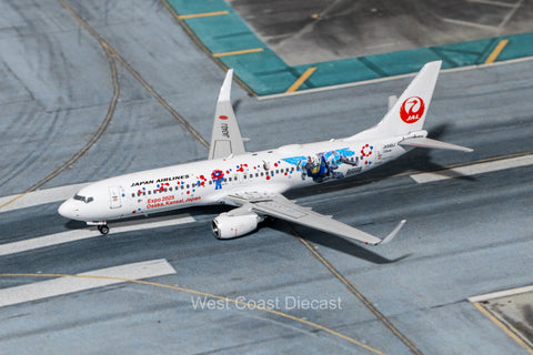 June/July 2025 Release Phoenix Models Japan Airlines Boeing 737-800 "Osaka 2025 Gundam" JA342J