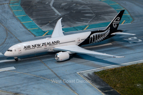 August 2025 Release Phoenix Models Air New Zealand Boeing 787-9 Dreamliner ZK-NZL