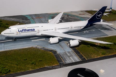 Lufthansa Boeing 747-8 “New Livery” D-ABYA - 1/200