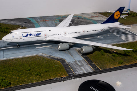 Lufthansa Boeing 747-8 "Old livery" D-ABYU - 1/200