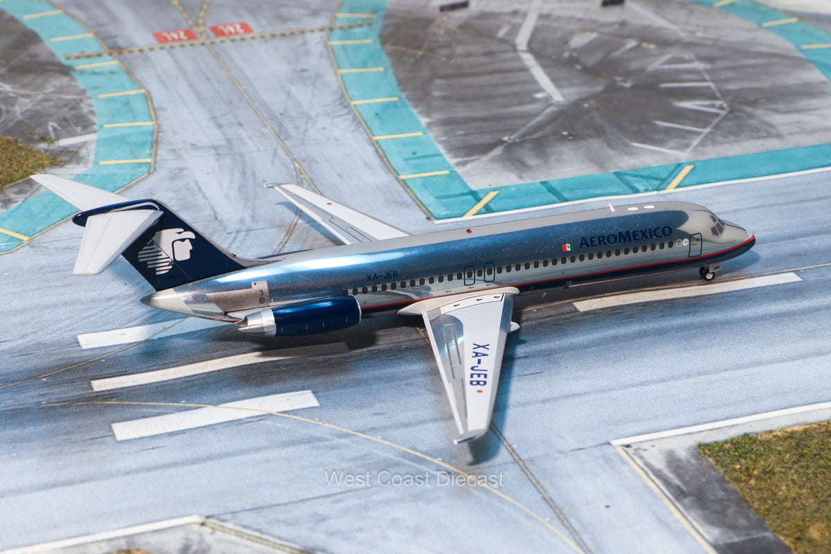 JC ウィングス アエロメヒコ ダグラス DC-9-32 “クローム” XA-JEB - 1/200 – West Coast Diecast LTD