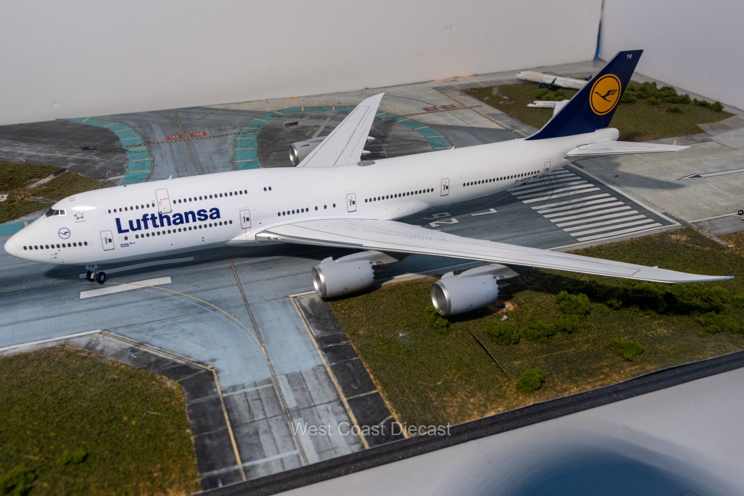 SQ Wings 1:200 ルフトハンザドイツ航空 B747-8 D-ABYA SQ Wings 1:200 Lufthansa Airlines Boeing 747-8 Diecast