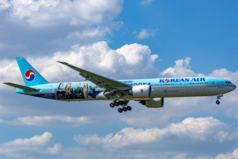 *FUTURE RELEASE* Phoenix Models Korean Air Boeing 777-300ER "BLɅϽKPIИK + World Expo Livery" HL7204 - Pre Order