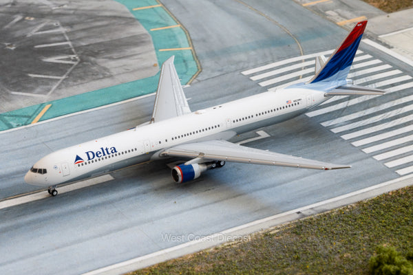 Gemini DELTA 767-300 1/200 ジェミニ Gemini DELTA 767-300 1/200 ジェミニ 767-300 1:200 Diecast Model