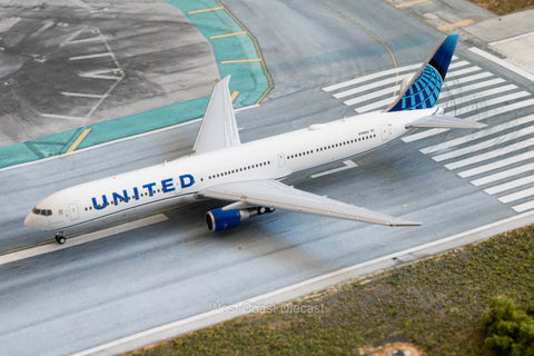 July Release Gemini Jets United Airlines Boeing 767-400ER “Evo Blue” N76064